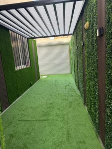 العشب الجداري بالرياض